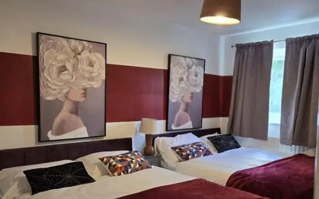Manchester Blissful Retreat - 3-bedroom House