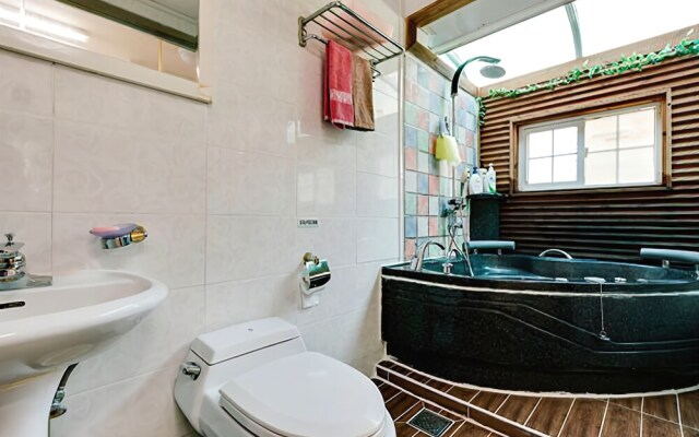 Yangyang Seorak Spa Herbvill Pension