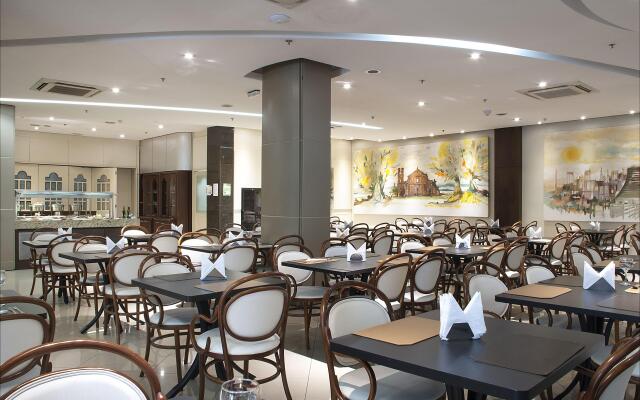 Master Porto Alegre Hotel - Av Carlos Gomes, Proximo Consulado Americano