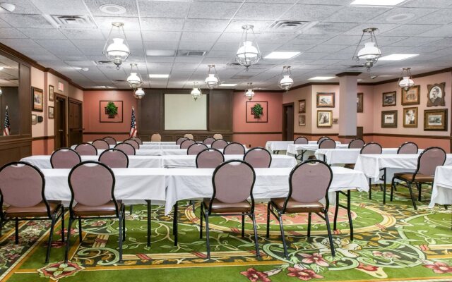 Clarion Hotel And Conference Center