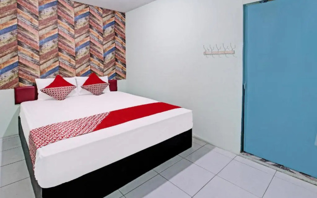 OYO Life 92032 Utama Hotel & Karaoke