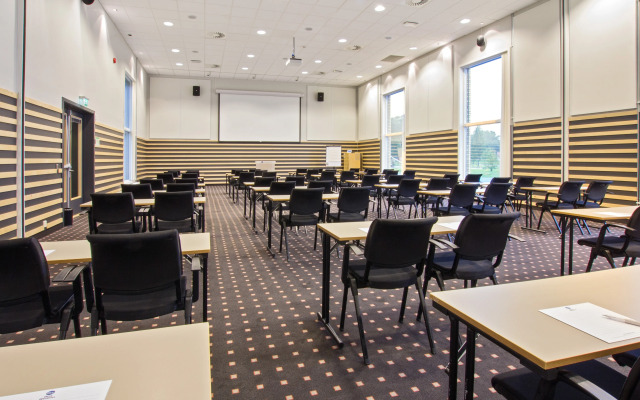 Park Inn by Radisson Oslo Airport Hotel West