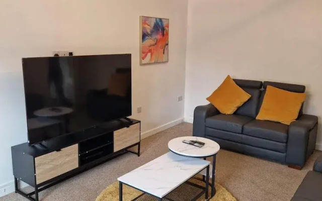 4-bed Charming Pet-friendly House w/ Garden