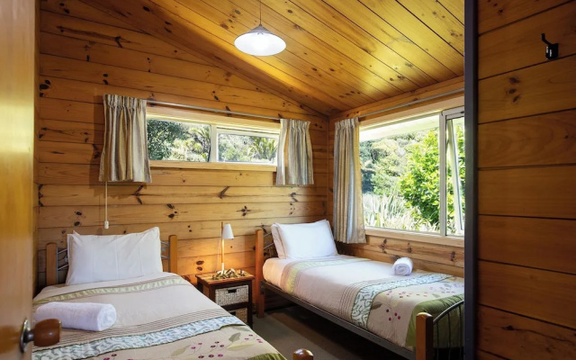 Nikauscapes - Hot Tub in Punakaiki village – Guest Rooms – Punakaiki