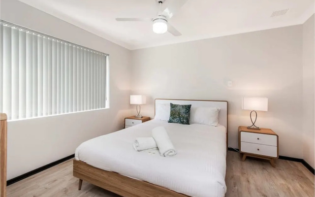 Contemporary 1BR Apartment - Near the City