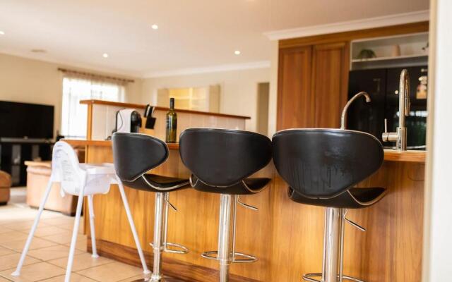 Goldfinch Way Stunning & Spacious Home Sleeps 11