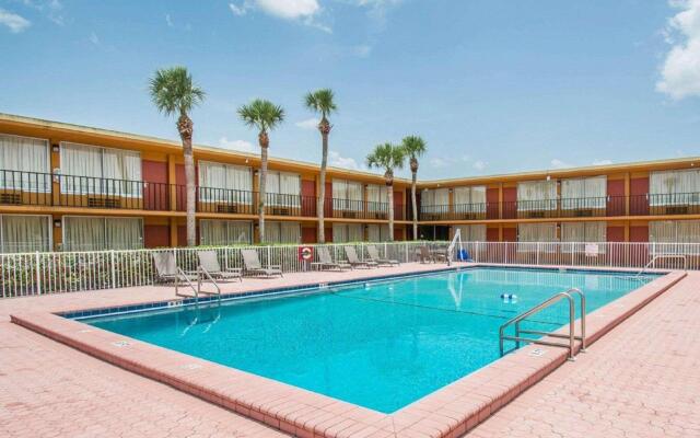 Rodeway Inn Davenport - Maingate South