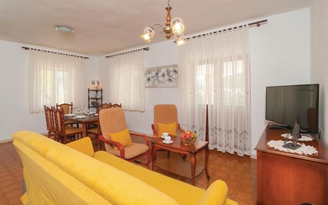 Awesome Home in Pucisca with Hot Tub, WiFi & 5 Bedrooms