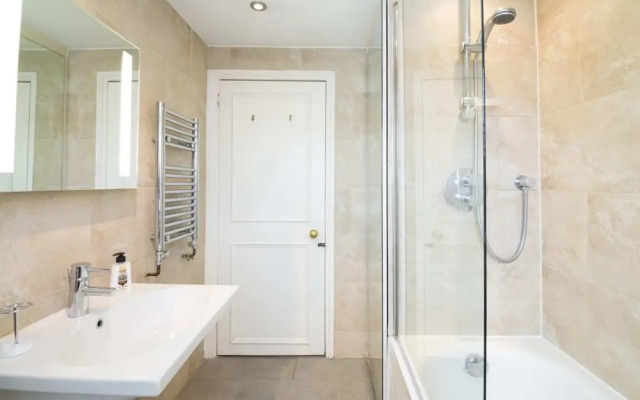 Contemporary 1 Bedroom Flat in Fulham near The Thames