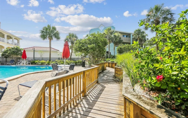 View Ocean & Racquet 8315