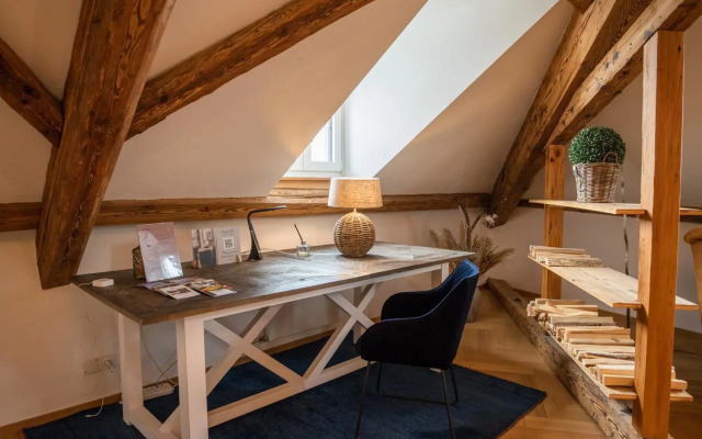 Moderne Altbauwohnung mit Pool und Sauna zentral in Bern