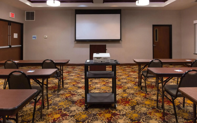 Holiday Inn Express Hotel & Suites Pittsburg by IHG