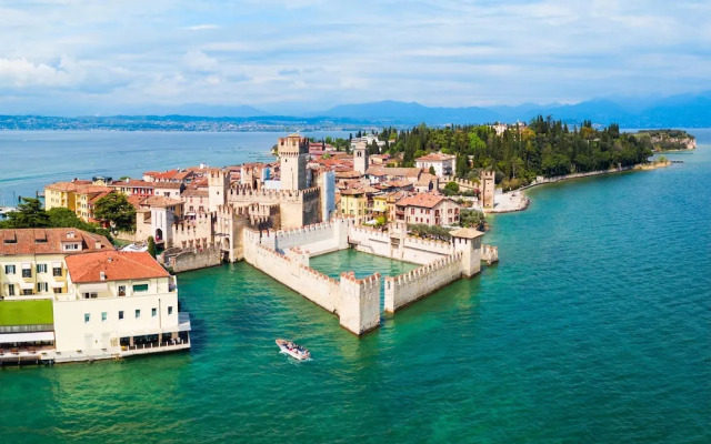 Blue Apartment Desenzano With Wifi