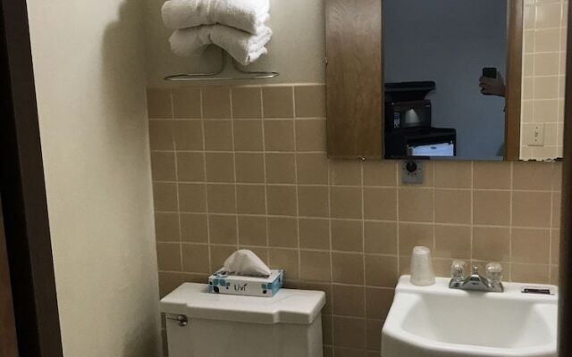 Colonial Inn Dyersville