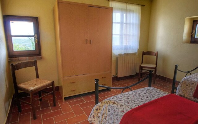 A Quaint Farmhouse in Paciano with Swimming Pool