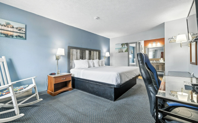 Days Inn & Suites by Wyndham Terre Haute