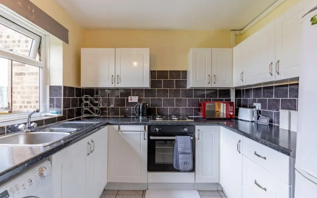 1br-sleeps2-parking-nearcitycentre-jlr-nec
