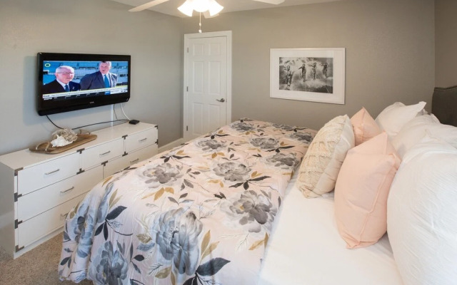 Nautical Nonsense - 8 Br Home