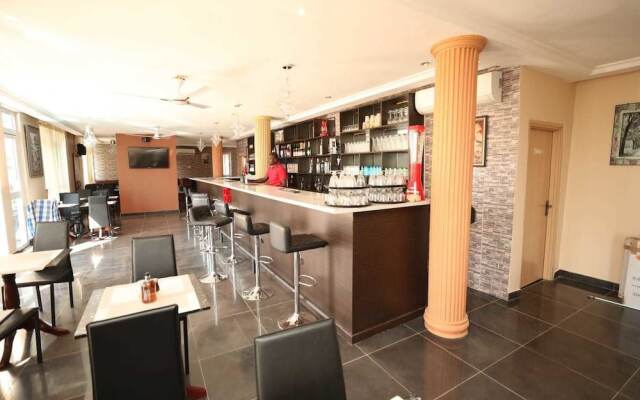 Parigha Hotel