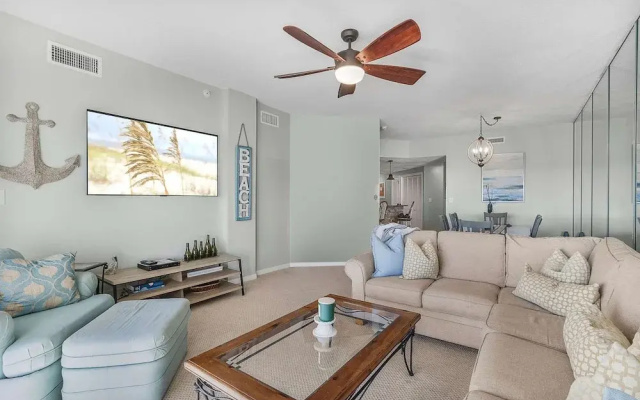 Palms 915- Premier Beachfront Condo