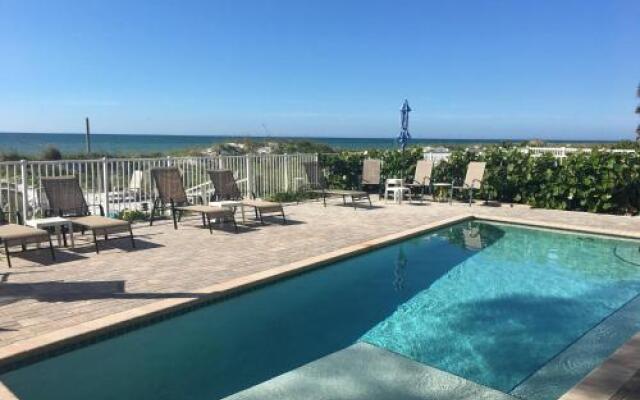 Joyce's Beachfront Suite 3