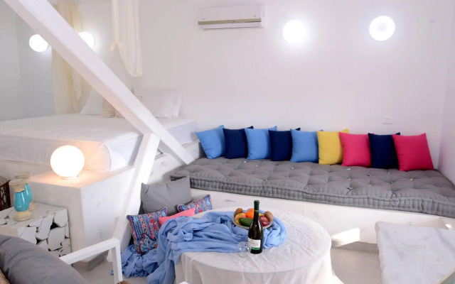 Kouros Home Hotel