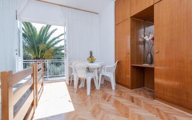 Centrally located apartment for 16