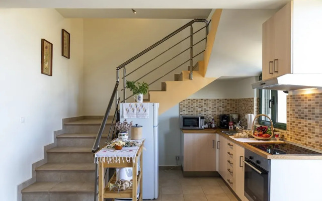 Live by the sea at House Almyra