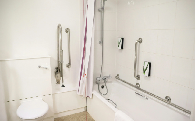 Premier Inn Cheltenham Central - West/A40