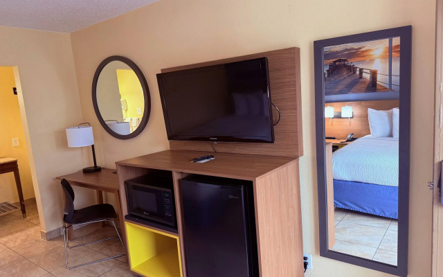 Days Inn by Wyndham St. Petersburg / Tampa Bay Area