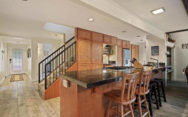 2 Landrise-AC-Hot Tub-4BR/2BA