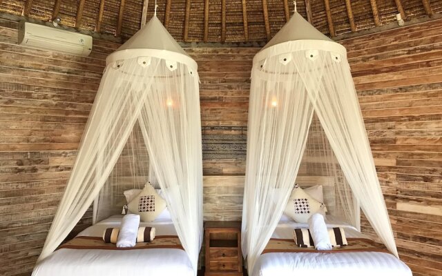 Mushroom Bay Villas Hut