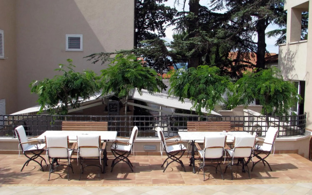 Abalone Hotel