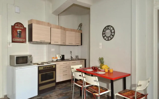 Stathmos Larissis A, a cozy 2BR Apartment, Clo...