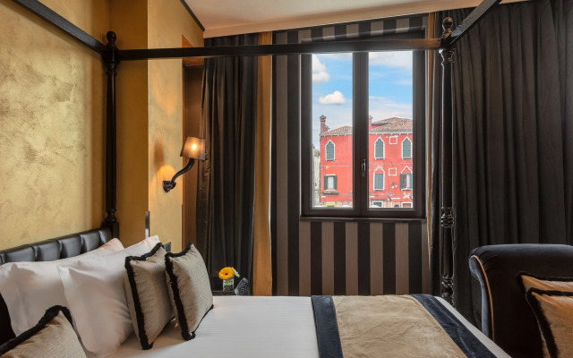 Carnival Palace Hotel