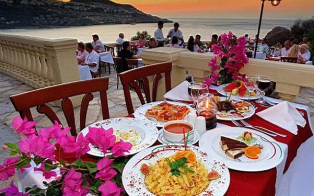 Green Beach Resort Hotel