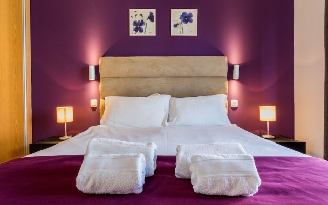 Central Albufeira 2-B Apt, Sleeps 6, Pool, Parking