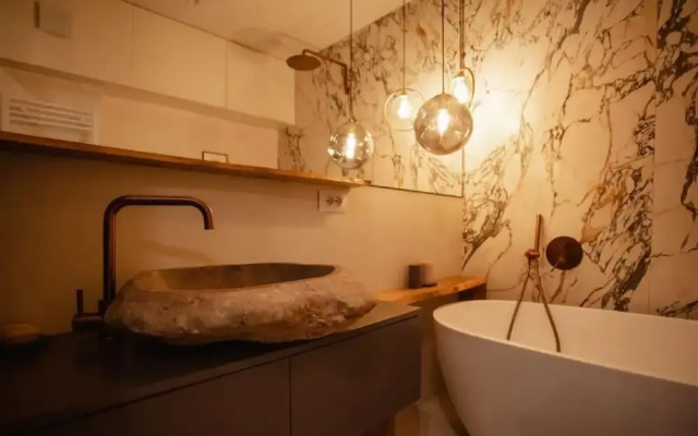 The Luxury Garden Apartment