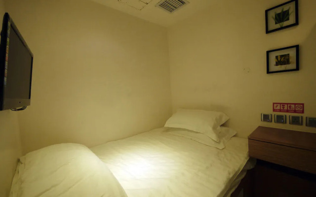 Panda's Hostel - Comics