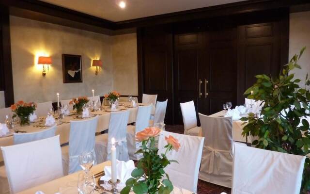Hotel Holl