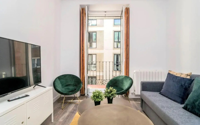 INCREDIBLE Apartment just steps from Gran Via by Batuecas