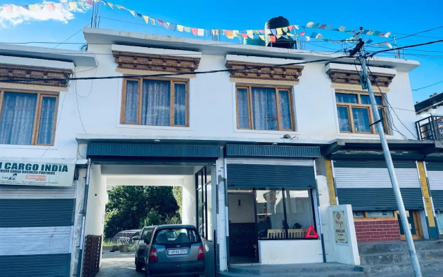 Semnet Guest House