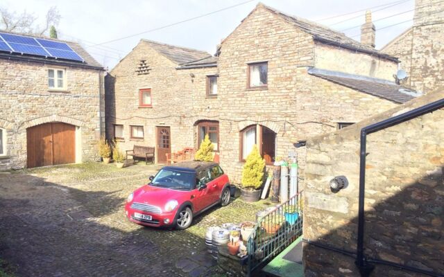 The Fox & Hounds Inn