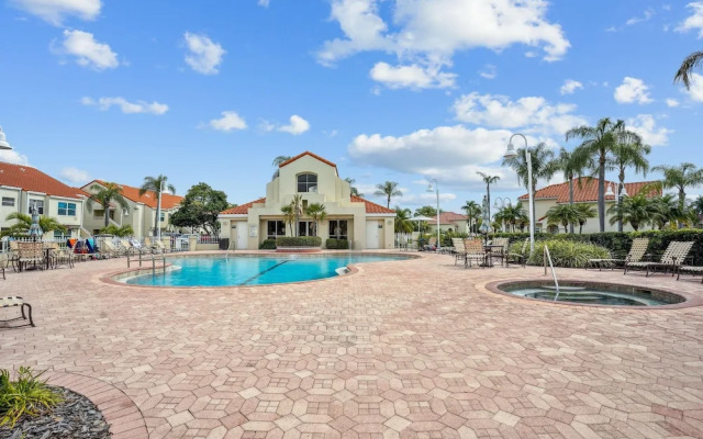 Mirada Manor