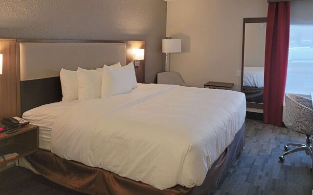 Quality Inn & Suites Outlet Village