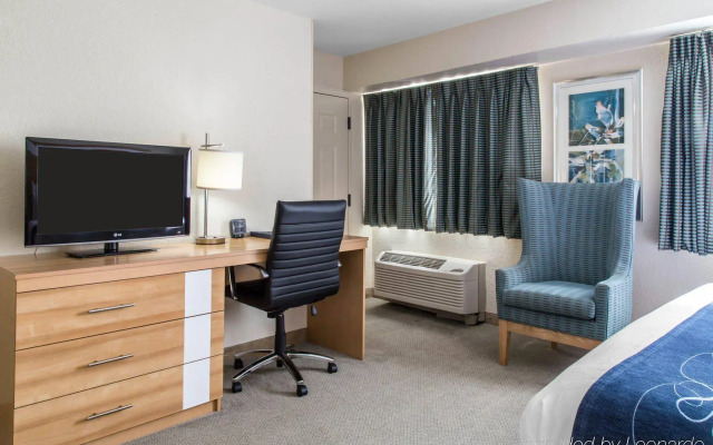 Hampton by Hilton Grand Cayman Seven Mile Beach