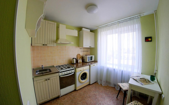 Flatsy at Botanichniy Sad underground