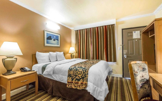 Rodeway Inn & Suites Near The Coliseum & Arena