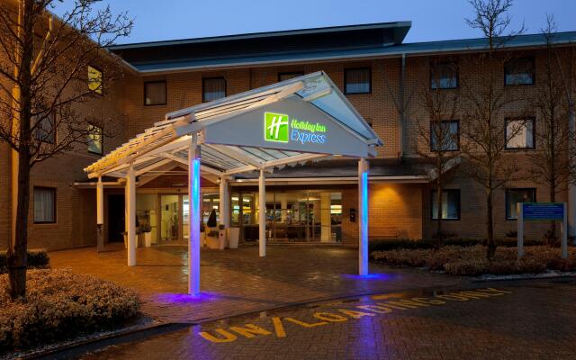 Holiday Inn Express Milton Keynes, an IHG Hotel