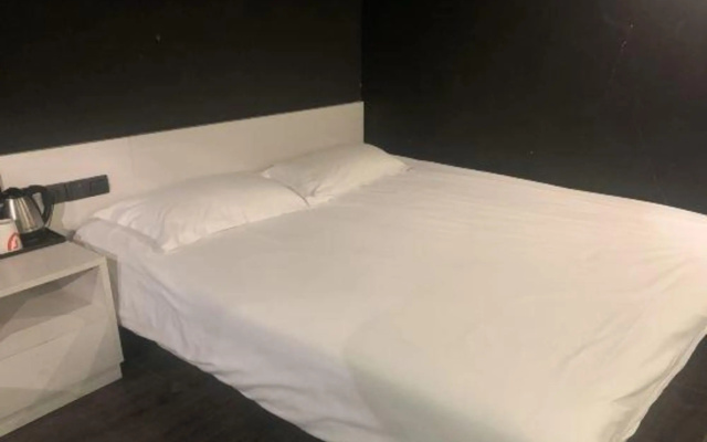 Jianwei Space Movie Hotel (Shanghai Jiangning Road subway station store) – Guest Rooms – Shanghai